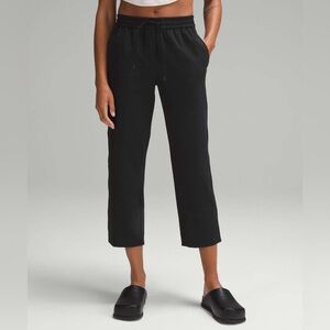 Lululemon Tapered-Leg Mid-Rise‎ Crop 25" *Luxtreme
Black Size 10